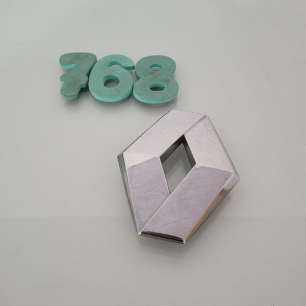 Emblema Tampa Traseira Renault Sandero Cx 768