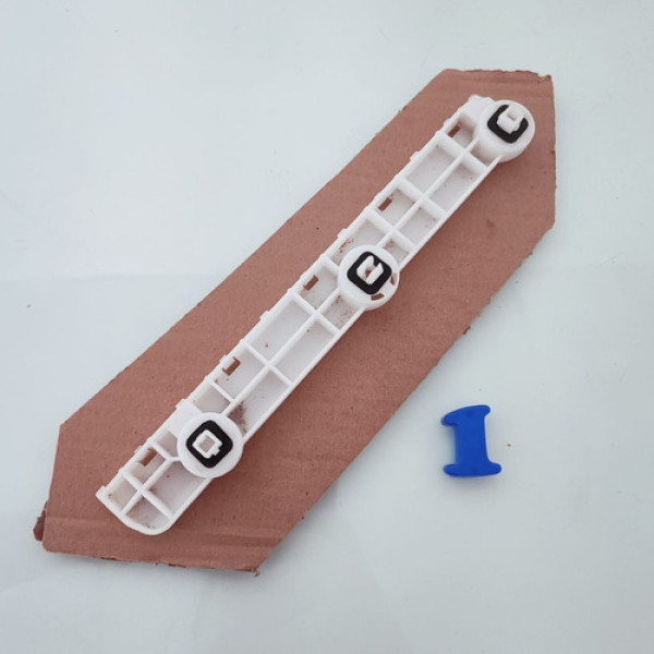 Guia Parachoque Traseiro Direito Nissan Versa Cx 1