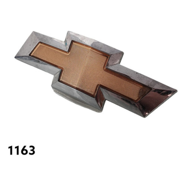 Emblema Da Grade Dianteira Gm Spin Detalhe