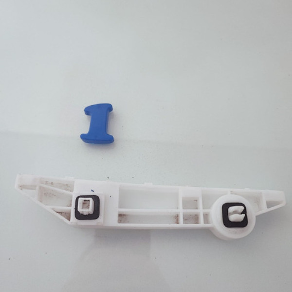 Guia Parachoque Traseiro Direito Nissan March 852201hl0a Cx1