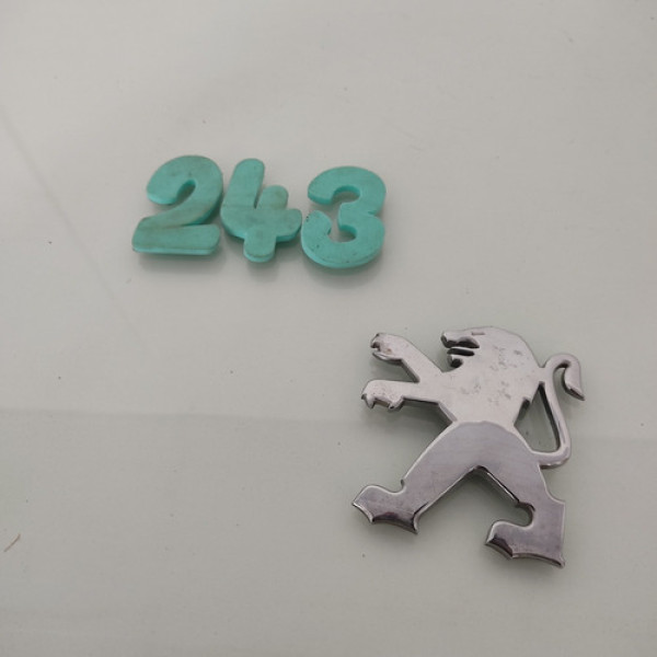Emblema Tampa Traseira Porta Malas Peugeot 207