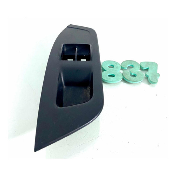 Moldura Botão Duplo Vidro Elétrico D. Esquerdo Argo - Cx 837