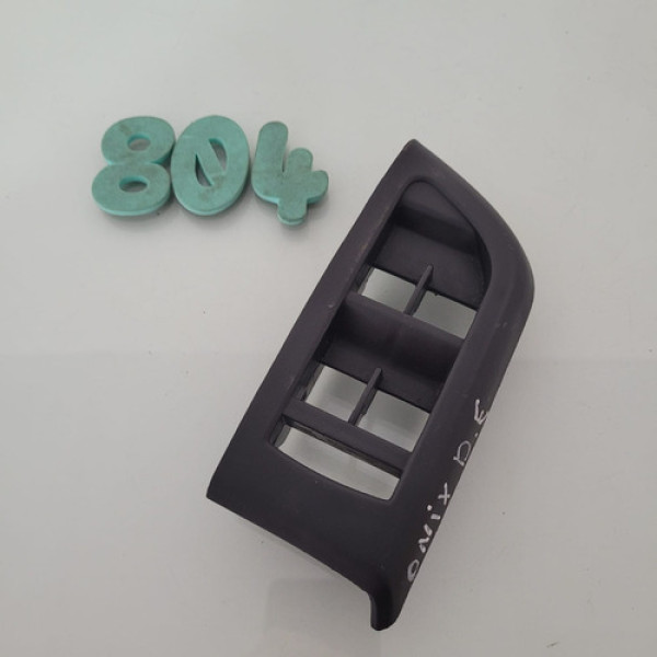Moldura Botões Porta Dianteira Esquerda Gm Onix Prisma Cx804