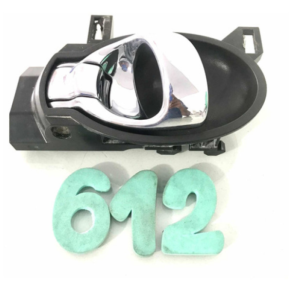 Maçaneta Interna Dianteira Direita Nissan Versa/ March