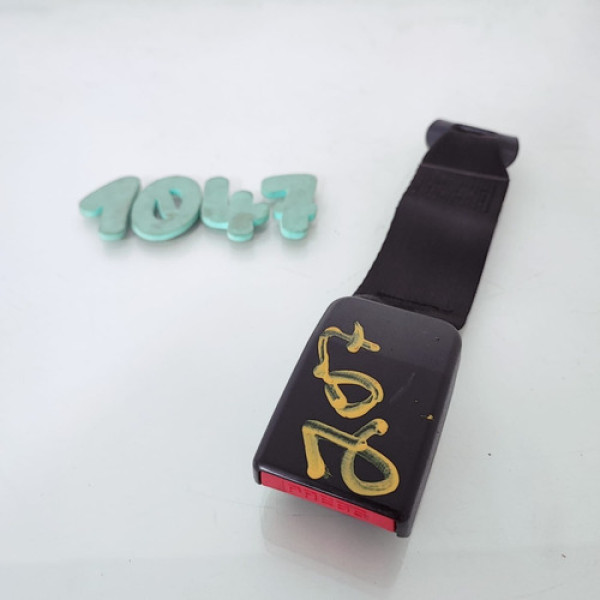 Prendedor Do Cinto De Segurança Peugeot 207 Cx 1047