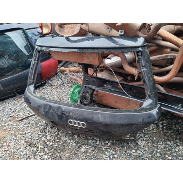 Tampa Traseira Porta Malas Audi A3 Detalhe 