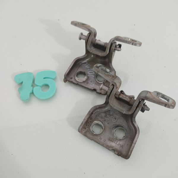 Dobradiça Porta Traseira Esquerda Renault Sandero 2015