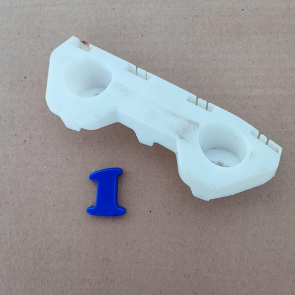 Guia Parachoque Dianteiro Direito Nissan Versa Cx 1