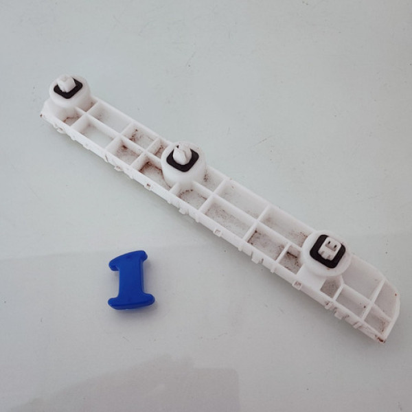 Guia Parachoque Traseiro Direito Nissan Versa 852203ba0a Cx1