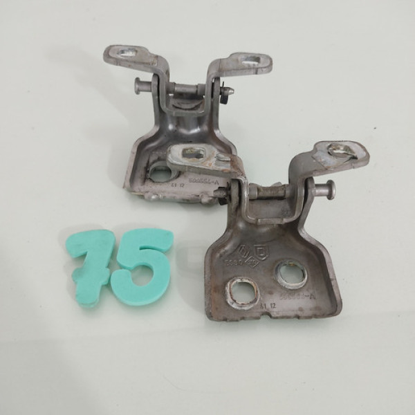 Dobradiça Porta Dianteira Esquerda Renault Sandero 2015