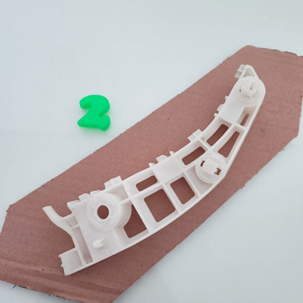 Guia Parachoque Diant. Direito Mitsubishi Outlander 2016 Cx2