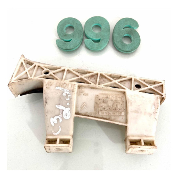 Guia De Vidro Lado Direito Dianteiro Citröen C3 - Cx 996