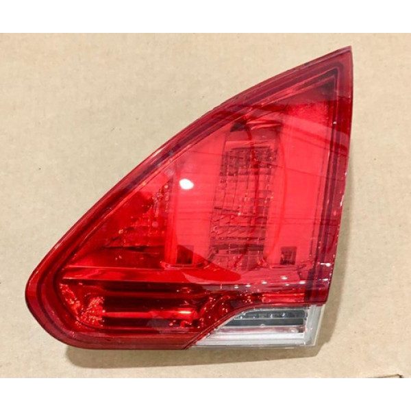 Lanterna Traseira Lado Direito Tampa Peugeot 2008 2019