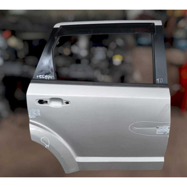 Porta Traseira Direita Fiat Freemont - Detalhe 