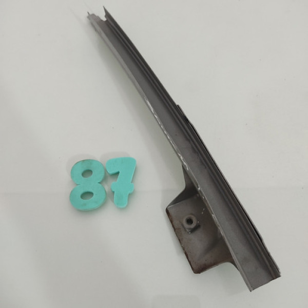 Guia Vidro Porta Dianteira Esquerda Renault Sandero 