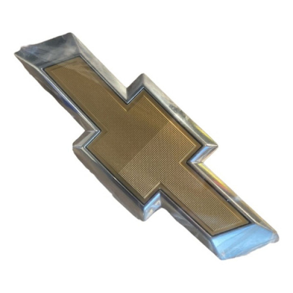 Emblema Da Grade Dianteira Gm Tracker Cod 42353809