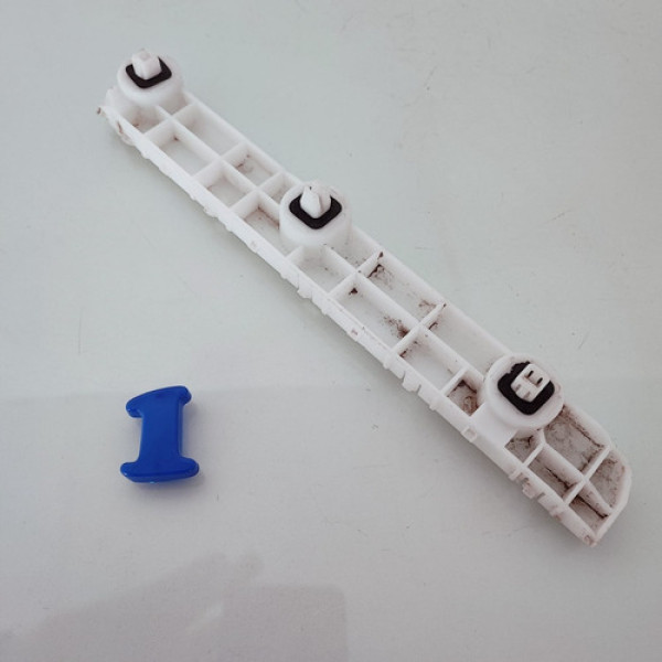 Guia Parachoque Traseiro Direito Nissan Versa 852203ba0a Cx1