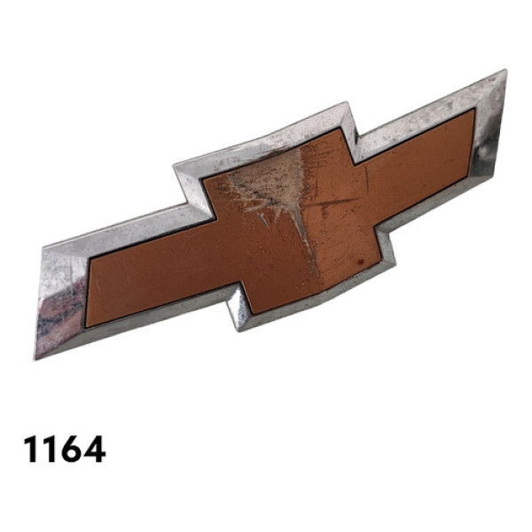 Emblema Da Grade Dianteira Gm Agile - Detalhe 