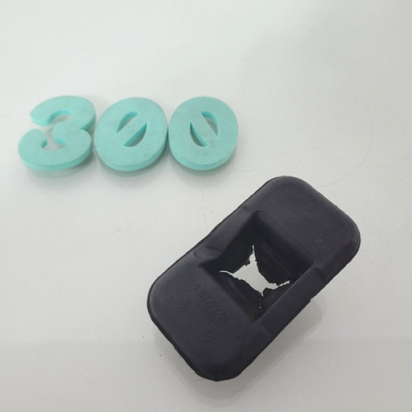 Batente De Porta Dianteira Esquerda Renault Logan 2015 A 20