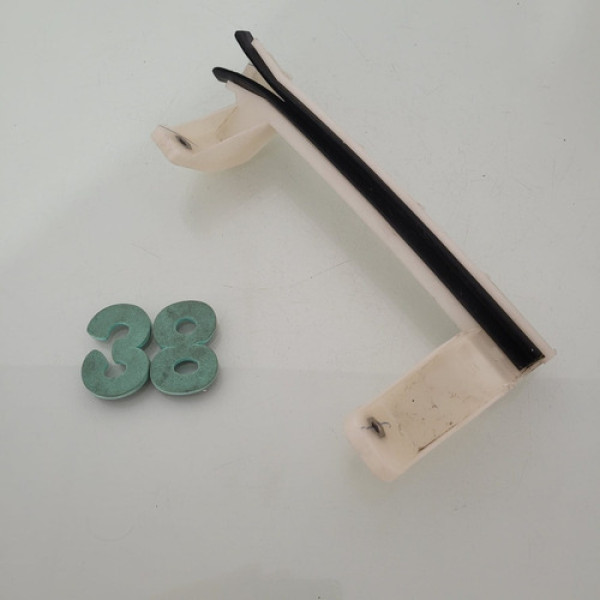 Guia Vidro Porta Dianteira Esquerda Fiat Mobi Cx 38