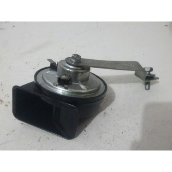 Buzina Nissan Versa 2016 Com Suporte E Parafuso Original.