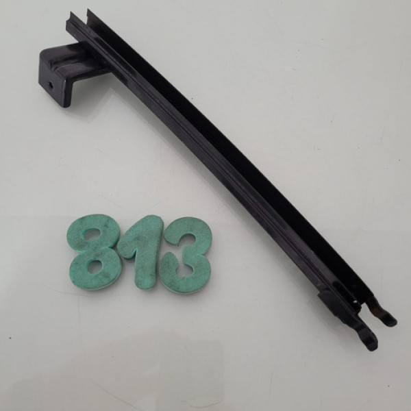 Guia Vidro Porta Dianteira Esquerda Nissan Sentra 2018 Cx813