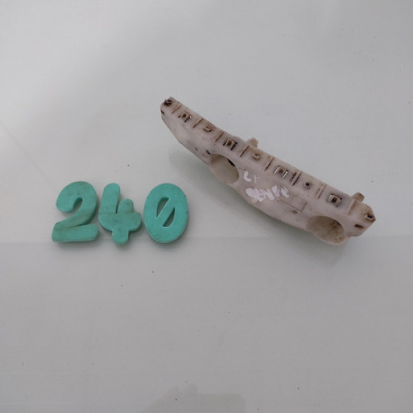 Guia Parachoque Dianteiro Direito Nissan Sentra 2015 