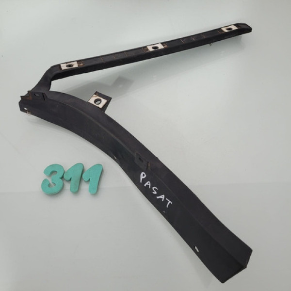 Guia Parachoque Traseiro Lado Direito Vw Passat 1999 