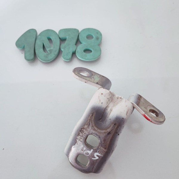 Dobradiça Porta Dianteira Esquerda Gm Spin Cx 1078