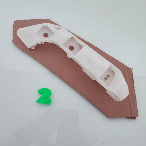 Guia Parachoque Dianteiro Direito Nissan Livina  Cx 2