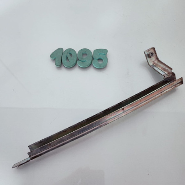 Guia De Vidro Porta Dianteira Direita Vw Gol G6 Cx 1095