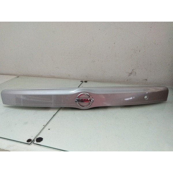 Friso Moldura Tampa Traseira Nissan Versa 2012 Em Diante